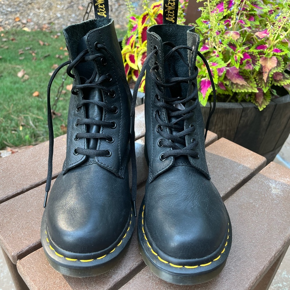 Dr. Martens 1460 Pascal Boots-black leather